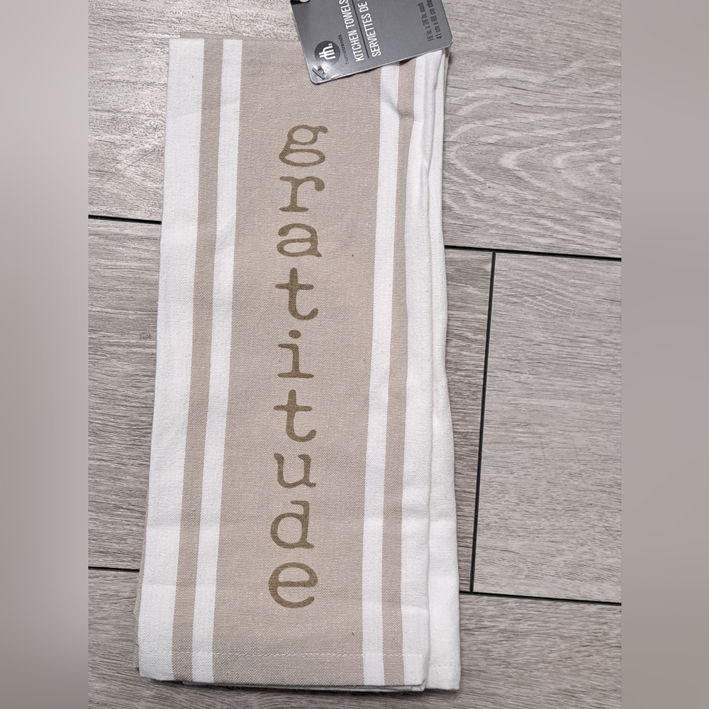 Brand New Fall/Autumn/Thanksgiving 2pcGratitude Kitchen Towel in Beige and White